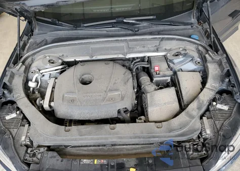 2018 Volvo Xc60 T5 Momentum z USA, uszkodzony, nr VIN YV4102RK4J1070470